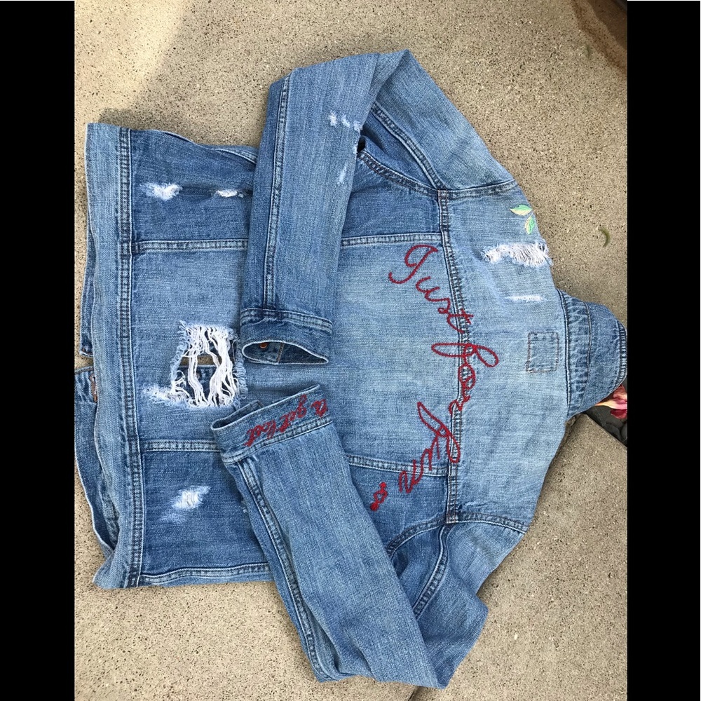 🌸🌈🍀 American Eagle distressed denim jacket - Picture 9 of 12